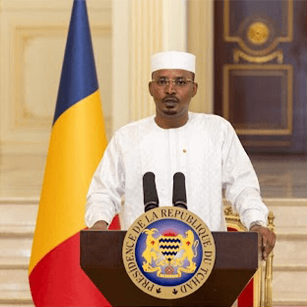 Photo du Président du Tchad Maréchal Mahamat Idriss Déby Itno prenant la parole lors d'une assemblée